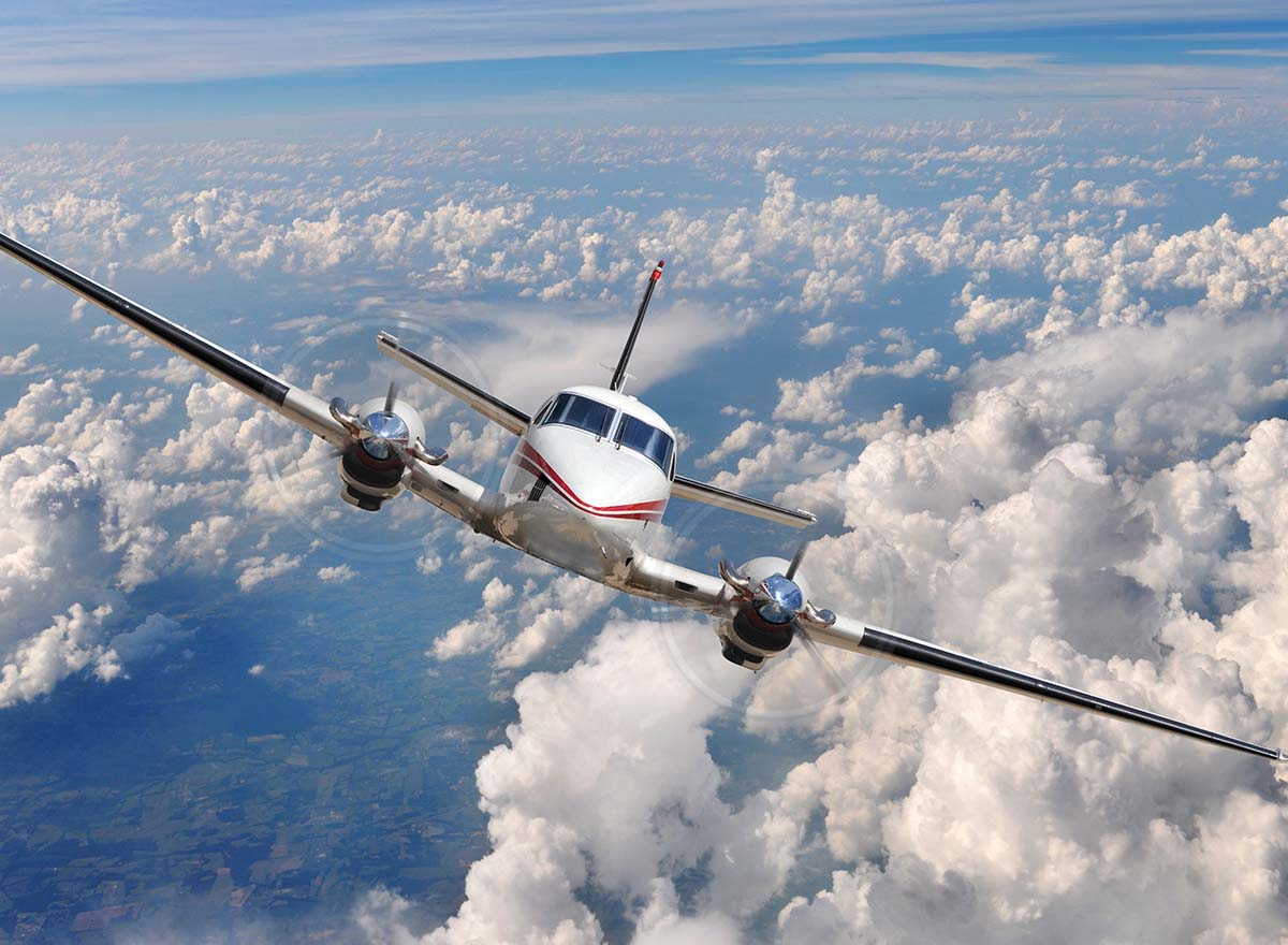Propeller aircraft in flight — emergency training for general aviation operators and pilots