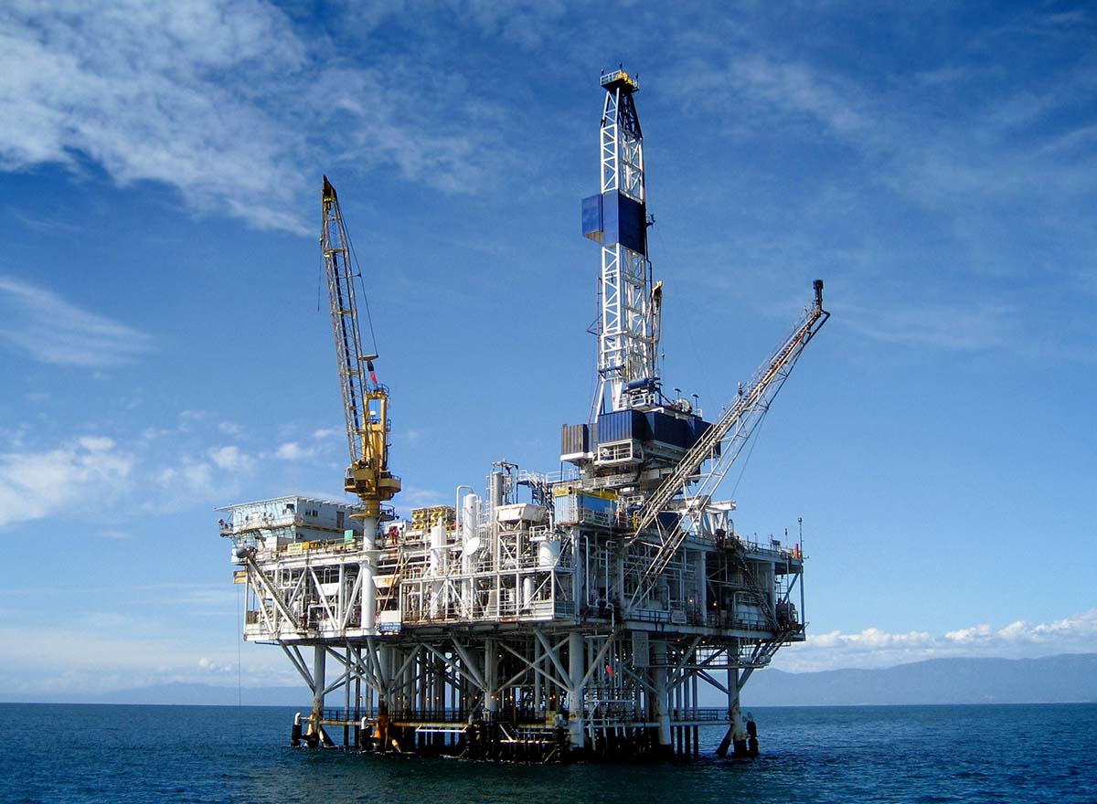 Offshore oil platform — emergency safety training for offshore and industrial sector workers